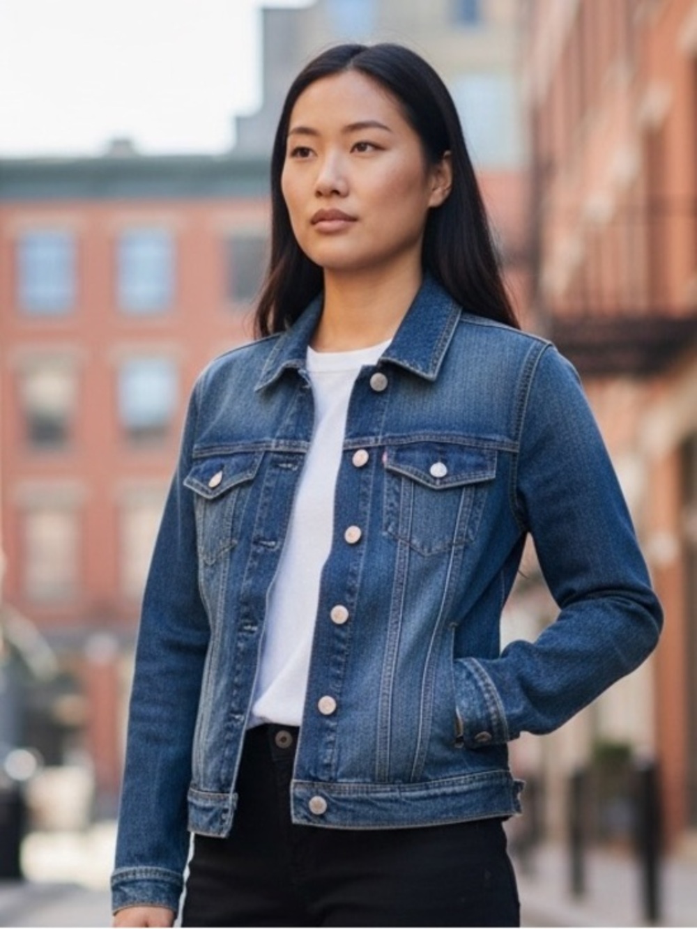 American Eagle slightly distressed med wash Jean Jacket in size medium